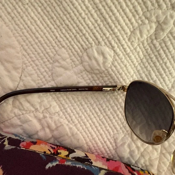 Vera Bradley Gold Aviator Sunglasses in matching case Sunglasses display picture 3